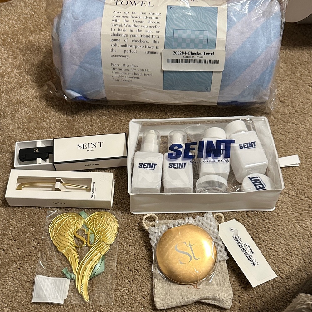 Seint Makeup and Accessories Set